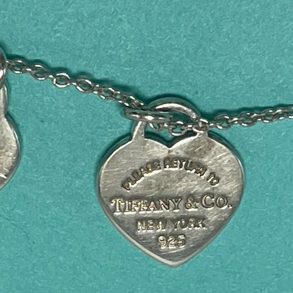 Tiffany & Co. mini double heart necklace in silver - Picture 4 of 9